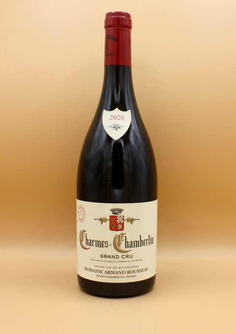 Le Domaine Armand Rousseau, légendaire en Bourgogne depuis quatre générations, sublime les terroirs de Gevrey-Chambertin et Morey-Saint-Denis. Fins et élégants, ses vins rouges, uniquement Pinot Noir, sont des icônes bourguignonnes.