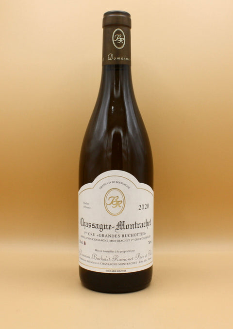 Le Domaine Bachelet-Ramonet, situé à Chassagne-Montrachet, produit des grands vins blancs et vins rouges. Sur 13 hectares en lutte raisonnée, les blancs sont élevés 14 à 16 mois en fût de chêne et les rouges 15 à 17 mois. Une qualité exceptionnelle, millésime après millésime.