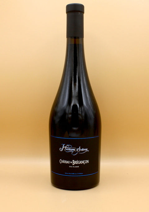 Le Château de Brégançon à Bormes-les-Mimosas offre des vins uniques sur 40 hectares de vignes. Certifié Haute Valeur Environnementale depuis 2018 et en culture biologique depuis 2020, le domaine s’engage à produire des vins élégants, reflétant le terroir exceptionnel du Sud de la France.