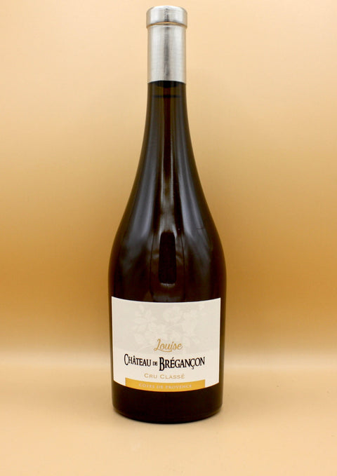 Le Château de Brégançon à Bormes-les-Mimosas offre des vins uniques sur 40 hectares de vignes. Certifié Haute Valeur Environnementale depuis 2018 et en culture biologique depuis 2020, le domaine s’engage à produire des vins élégants, reflétant le terroir exceptionnel du Sud de la France.