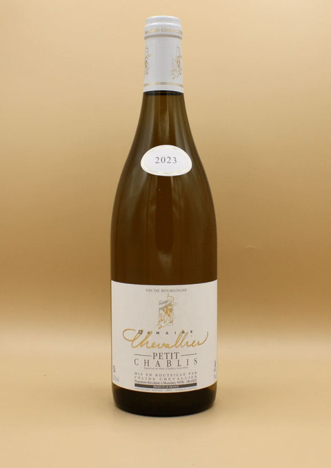 La famille Chevallier, vigneronne depuis 1788 à Courgis, propose des Chablis et Chablis Premier Cru, tous certifiés Haute Valeur Environnementale.