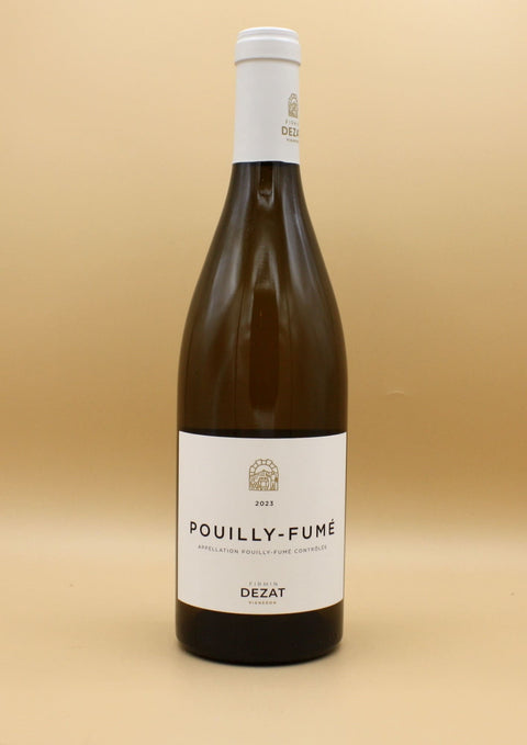 Savourez le Domaine Dezat Pouilly-Fumé Blanc 2023, un vin blanc sec aux arômes de fruits exotiques et de notes fumées typiques. Frais et élégant, il accompagne idéalement poissons, fruits de mer et fromages de chèvre. Un grand classique pour les amateurs de Sauvignon de Loire.